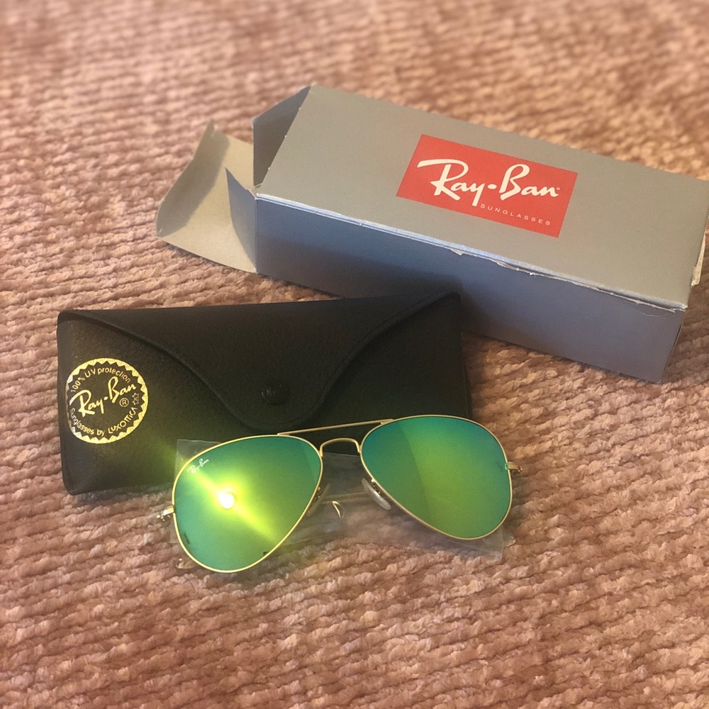 Ray-ban green aviator sunglasses